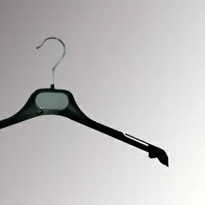 Логотип на  вешалки плечики с логотипом