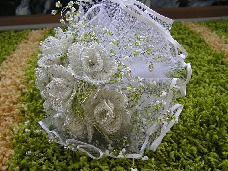 цветы из бисера, свадебные букеты из бисера на заказ.